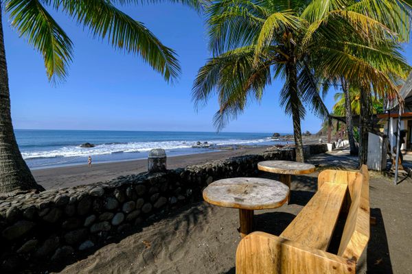 Playa Hermosa, Zona de descanso en Frente al Restaurante
