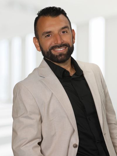 Agustin Garcia headshot