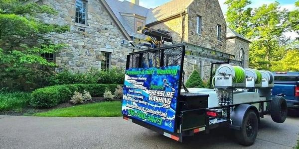 Concrete, stone softwashing