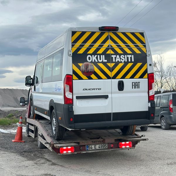 Okul taşıtı çevik servis aracında.