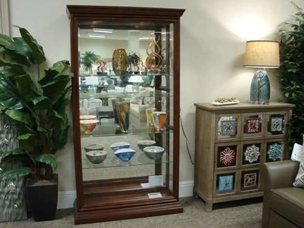 Pulaski Furniture Curio Glass Cabinet