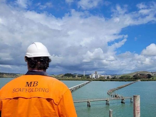 Erecting scaffolding in the Whangarei Harbour