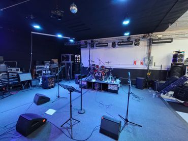 Musician rehearsal space basic setup