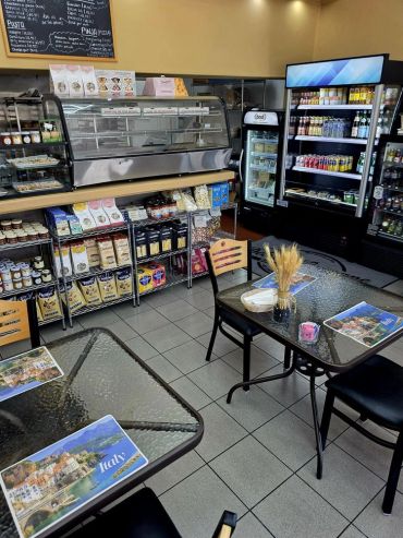 Cozy Italian deli with pasta and drinks