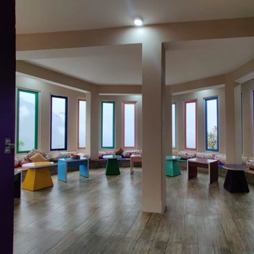 The Mountain Valley Diner – Café Himalayan Hotpot, Kolakham with Karaoke and indoor Fireplace