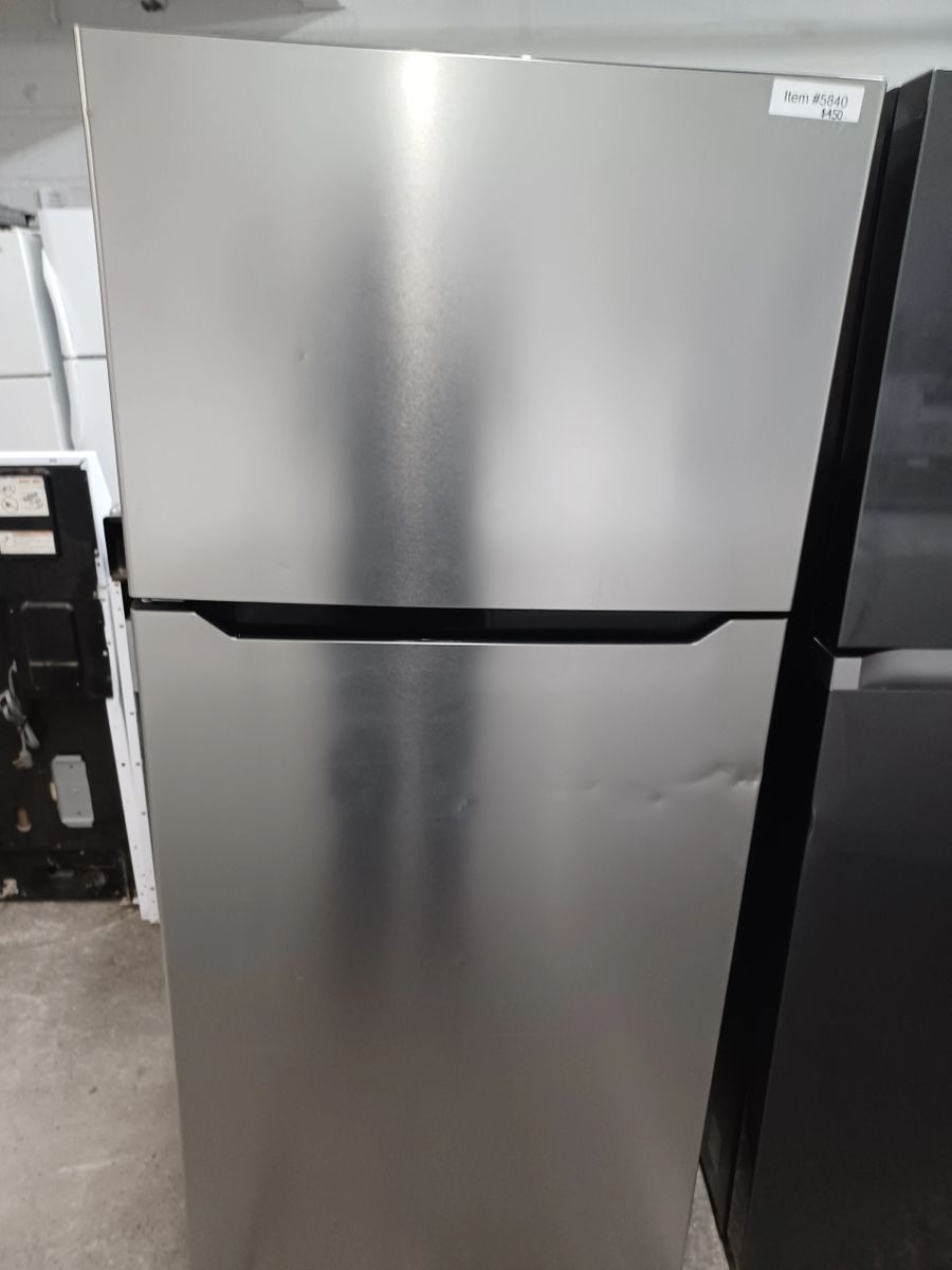 INSIGNIA Stainless Steel Refrigerator No Handles With Glass Shelves