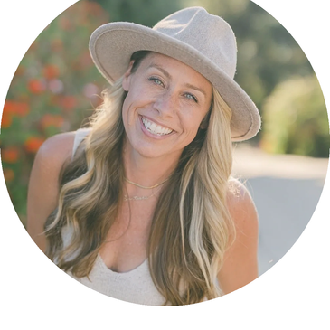 Travel tour leader and host, Janey Jewell
