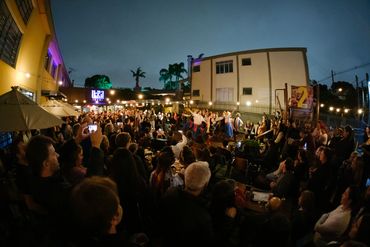 apresentação folclórica ukra bar