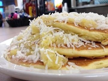 Short stack Hawaiian pancakes