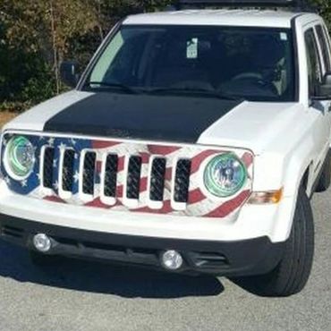 A white car with a US flag custom grill skin