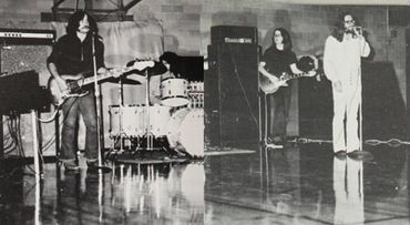 Early Version of Albatross with Joe and Mike out front. Guitar player was NOT Paul Roe!