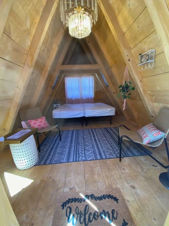 Inside cabin with 1 bed