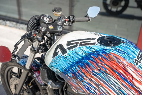 BMW K100 "art attack" bespoke build with paint in collaboration with Ian Cook from @popbangcolour