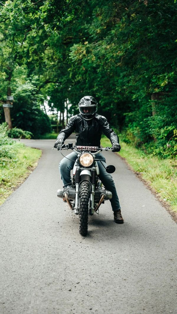 Retro custom BMW R80 Scrambler - front view