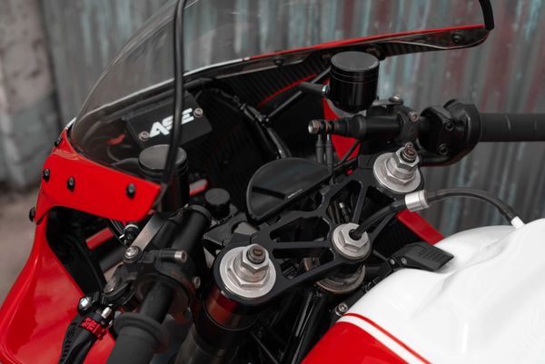 Ducati 900SS Supersport race replica with motogadget digital dash