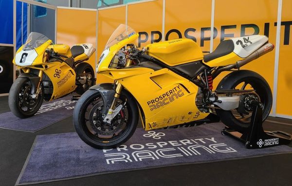 Prosperity Racing's Ducati 916 "Twins" at the Isle of Man Classic TT 2025, Sam West & Davey Todd