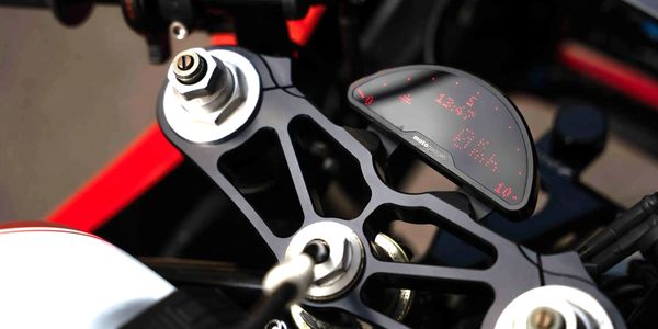 Ducati 900ss with digital Motogadget dash installation