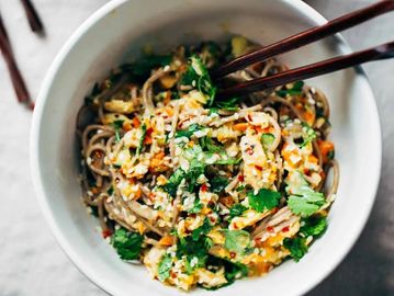 asian sesame chicken noodle bowl with crunch vegetables and ginger sesame dressing
