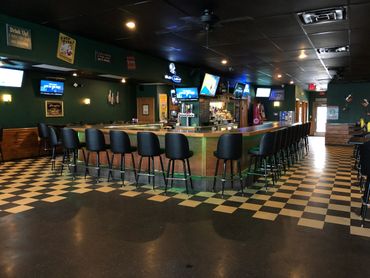 High Pointe Tavern, Niles, OH.  Large Menu, Bar. American Restaurant. Patio.  Happy Hour.