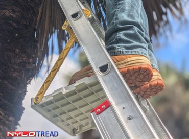 Ladder Work Platform works with all duty ratings for Extension, Straight, and Telescoping ladders