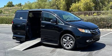 2014 Honda Odyssey Touring's photo