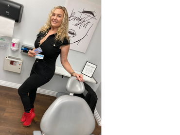 a woman with two gift vouchers of iStarMicroblading