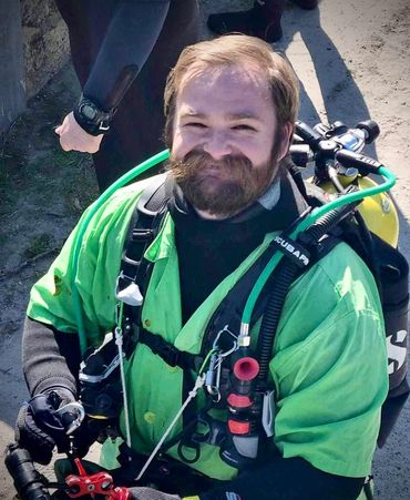A person with oxygen cylinder