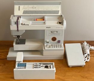 Pfaff sewing machine model 1151. Used. Excellent condition. Easy to use. Simple. Reliable. Reconditi