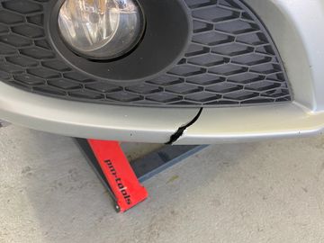 Cracked bumper before plastic welding