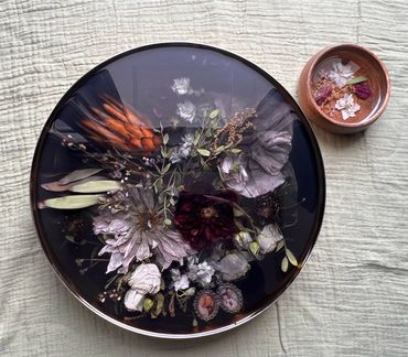 Gold round resin tray