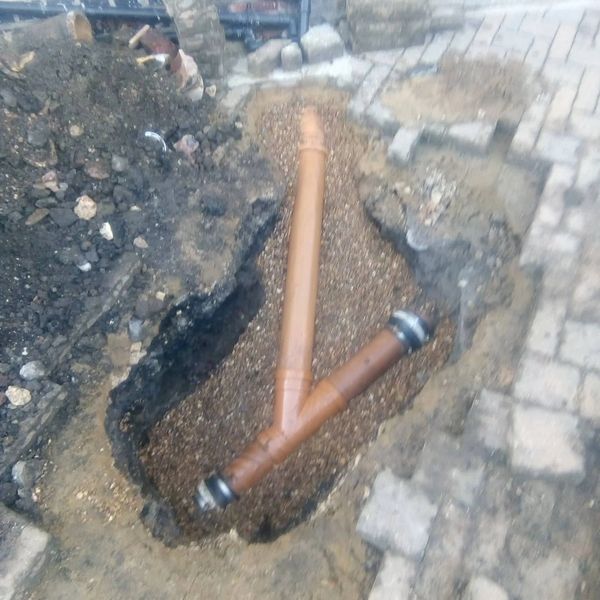Image Shows: A Drain Repair to the mainline of the property. Pipes sat in Pea Gravel.
Blocked drain