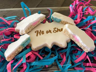 A cookie with the words he or she written on it