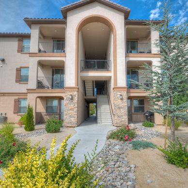 The Villas at Keystone Canyon - Three Bedroom Apartments For Students Reno NV
