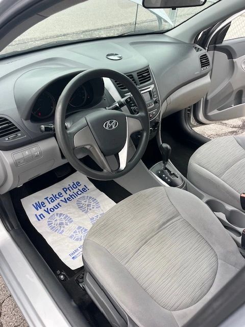 2016 Hyundai Accent SE - Photo 8
