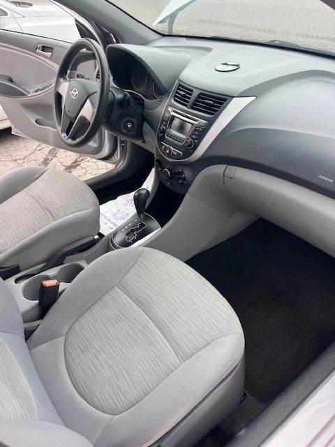 2016 Hyundai Accent SE - Photo 9