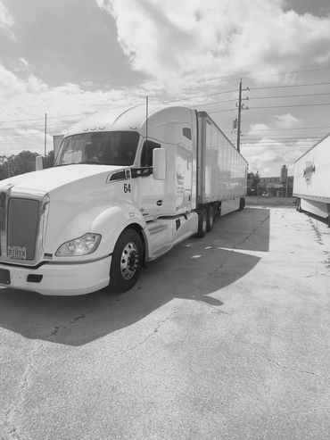 This is our Kenworth T680 full effect Ready and rearing to go.