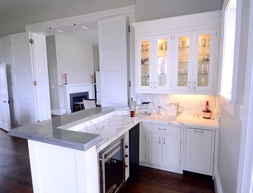 White marble kitchenette countertop with grey bar top.
