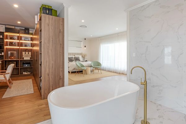 bath, walkin, main bedroom