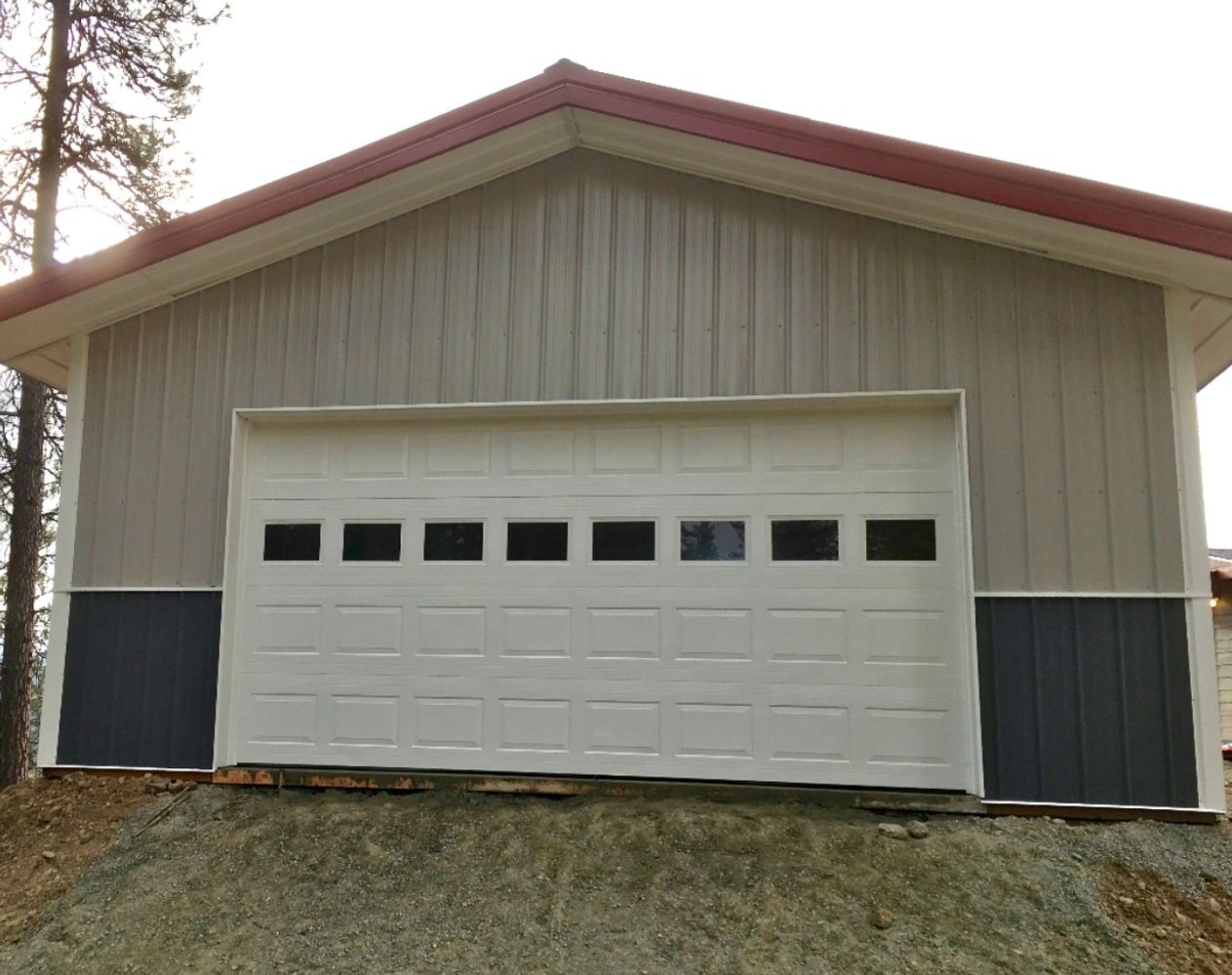 Pole Building With Wainscot and 18” eaves