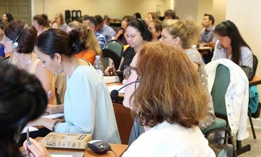 Helena Guerrero has translated many of the classes into English