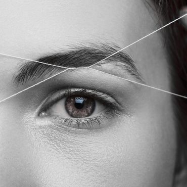 epilation de sourcils au fil