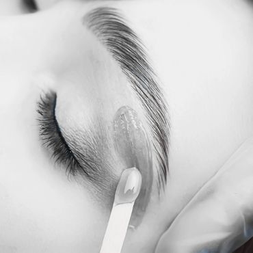 Epilation de sourcils a la cire