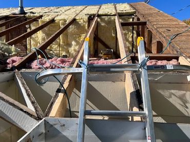 Roofing company | Iowa contractor fixing roof