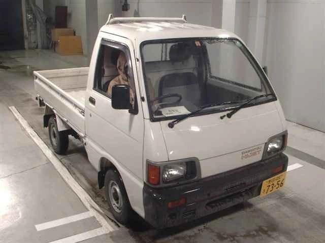 Daihatsu Hijet Kei truck with factory service manual, symbolizing OIWA's commitment to quality.