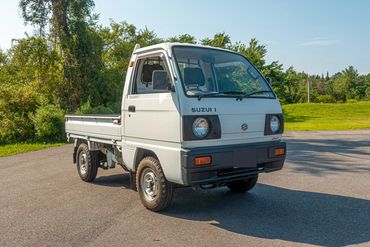 1989 Suzuki Carry kei truck with 4WD, manual 4-speed, diff lock, 62137 miles - OIWA's quality
