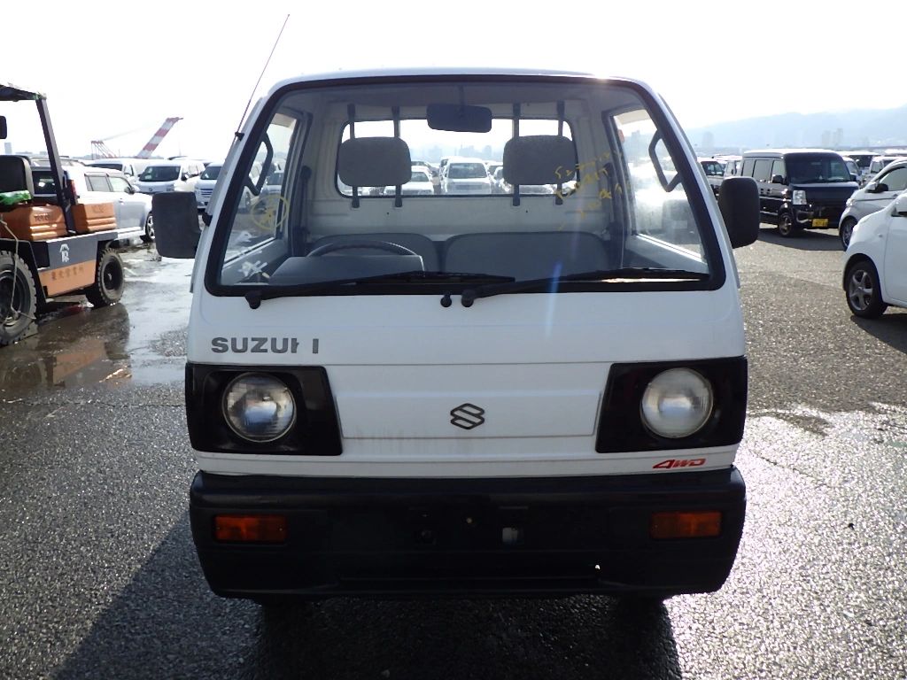white mini truck suzuki 3b