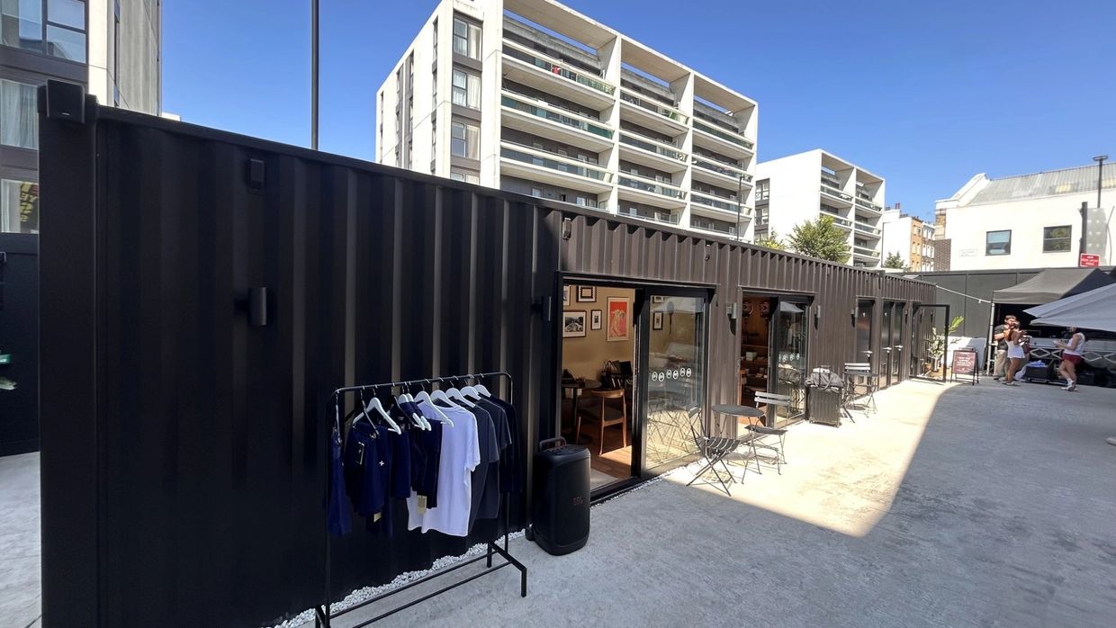 padel container clubhouse