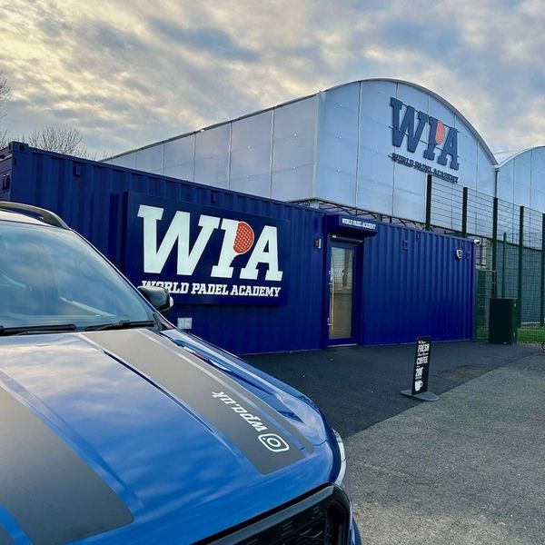 Padel tennis container clubhouse