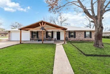 Brightening up a home with a fresh coat of paint, Bastrop Texas, Brick Homes, Staining.