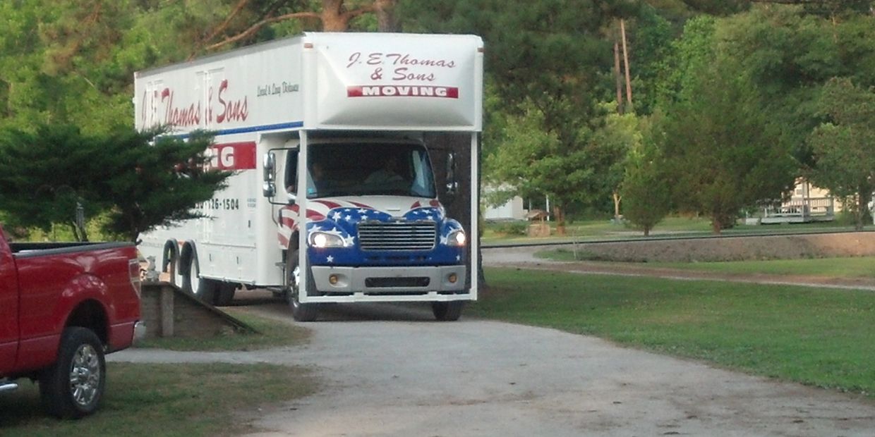 J.E. Thomas & Sons moving truck.
